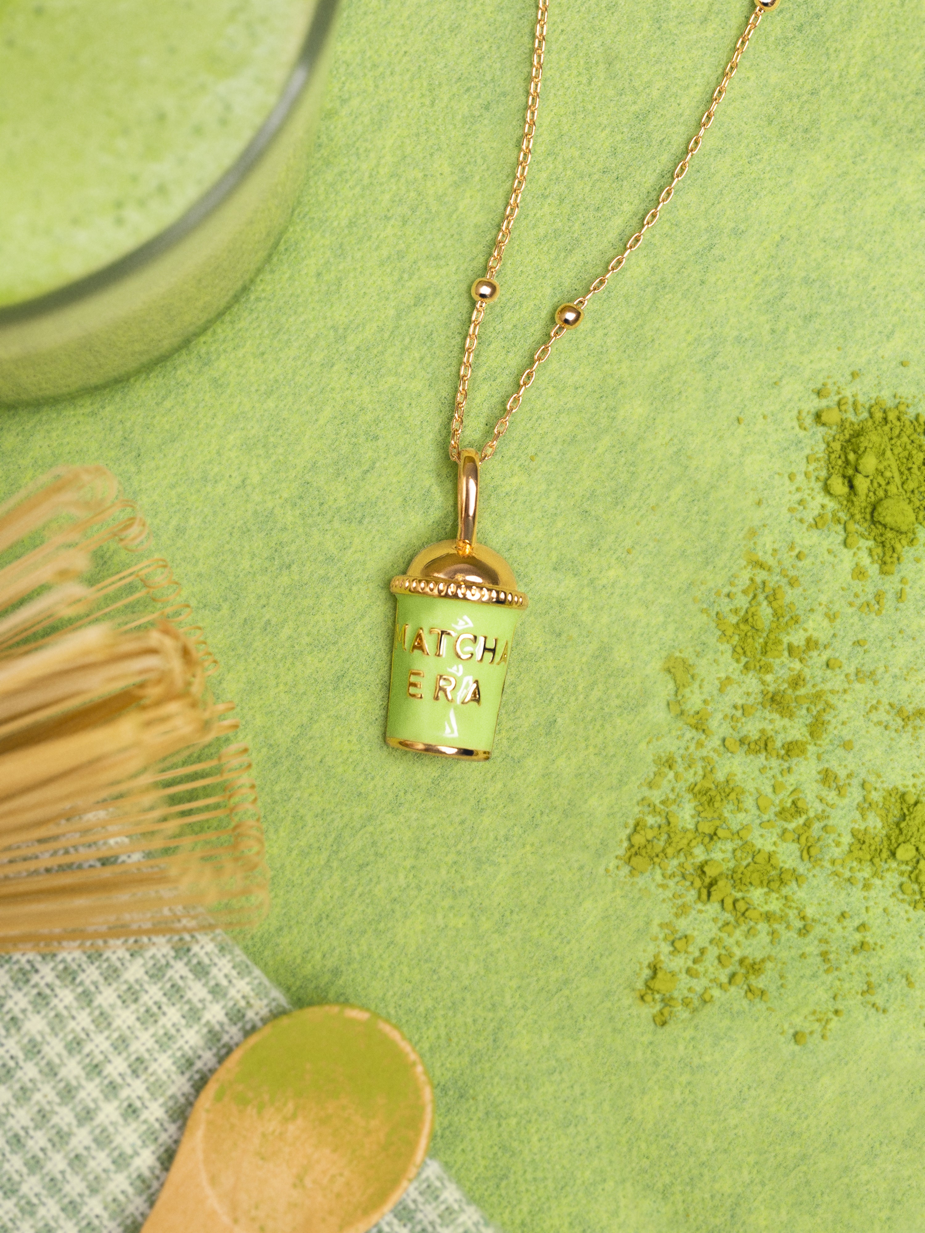 Charm Matcha Banho de Ouro