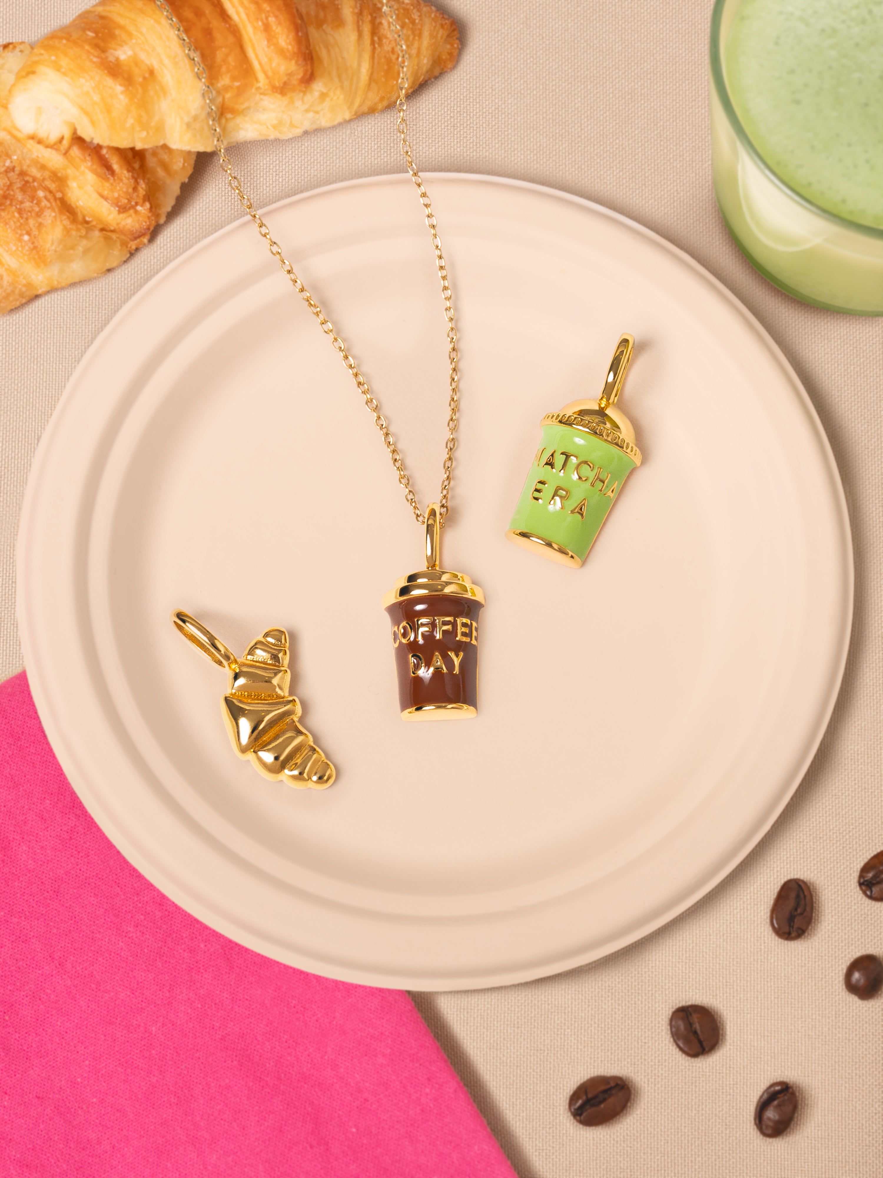 Charm Croissant Baño Oro