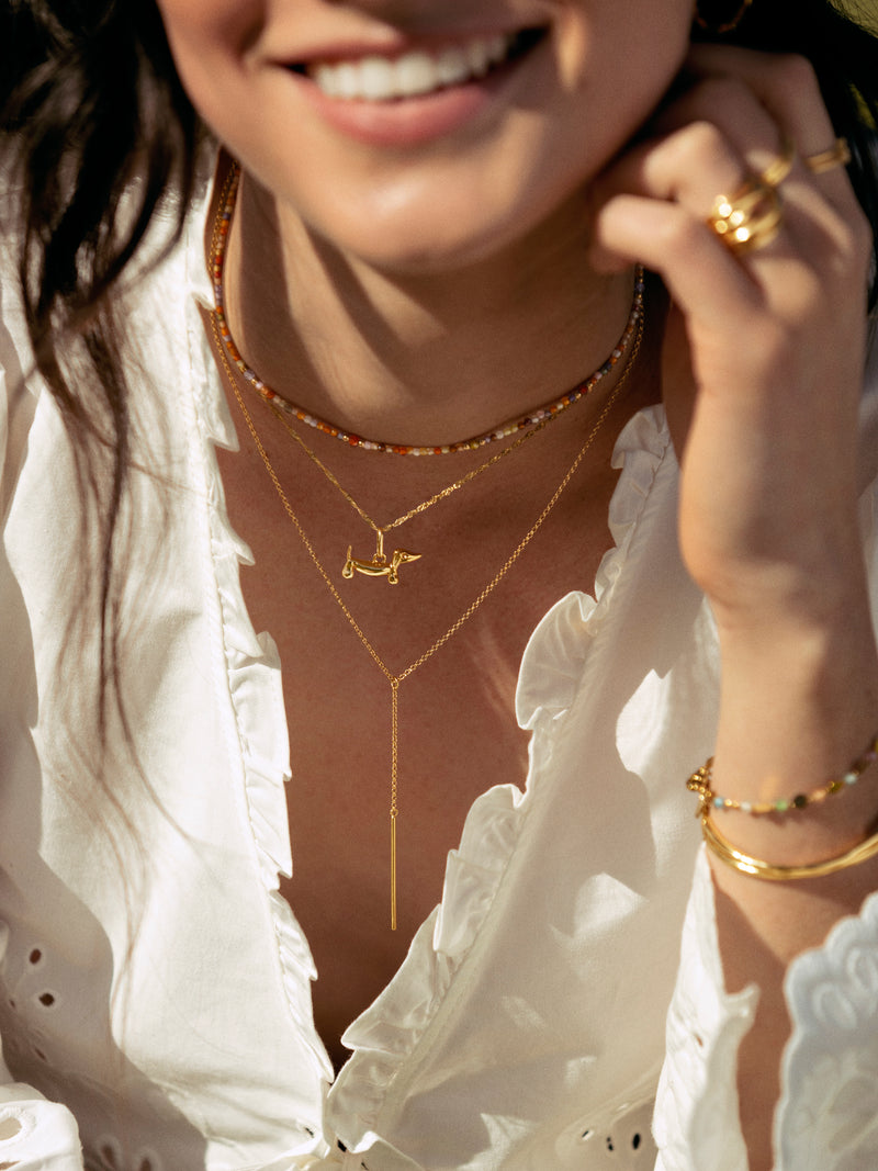 Charm Perro Teckel Enamel White Baño Oro