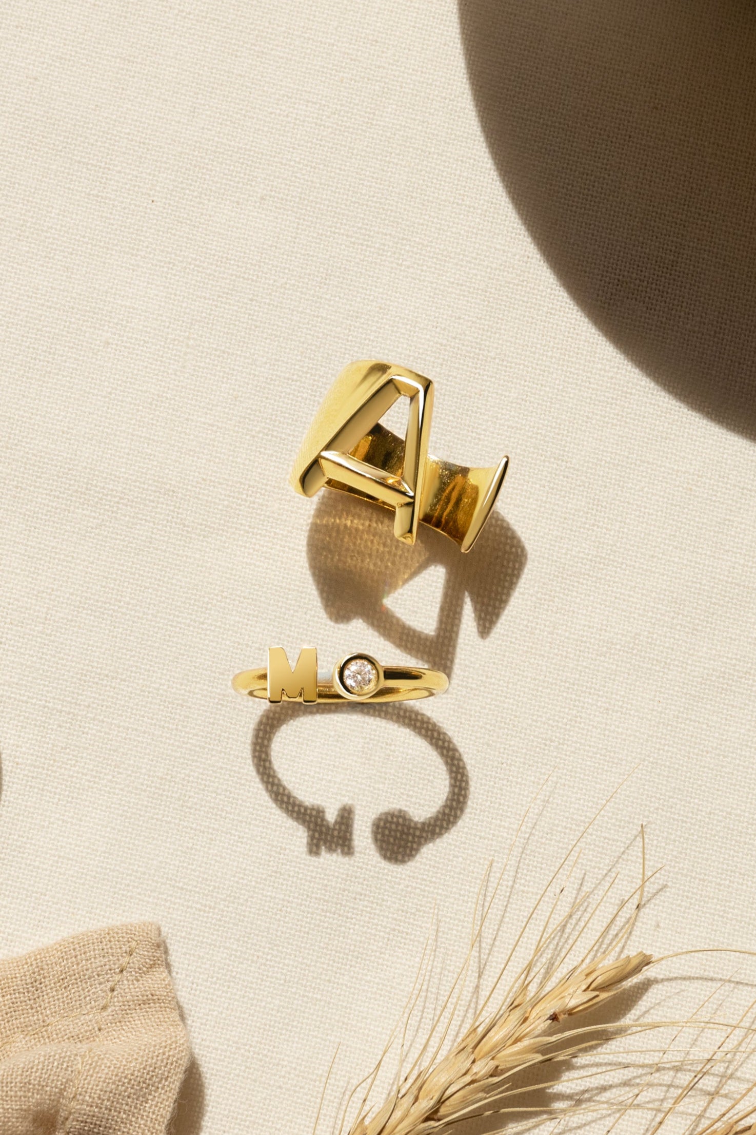 Anillo Personalizado Letter Spark Plata Baño Oro