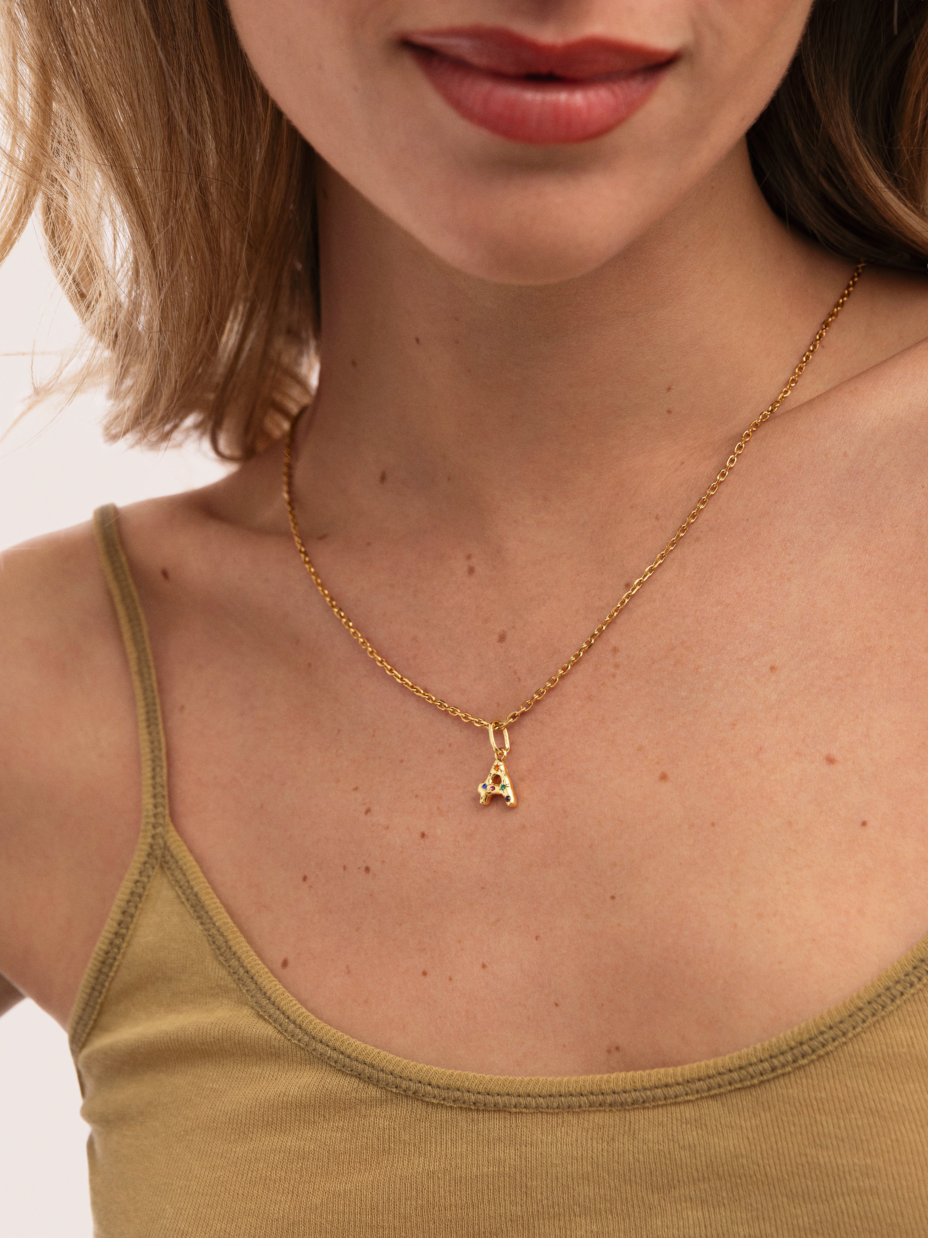 Charm Personalizado Inicial Organic Colors Banho de Ouro
