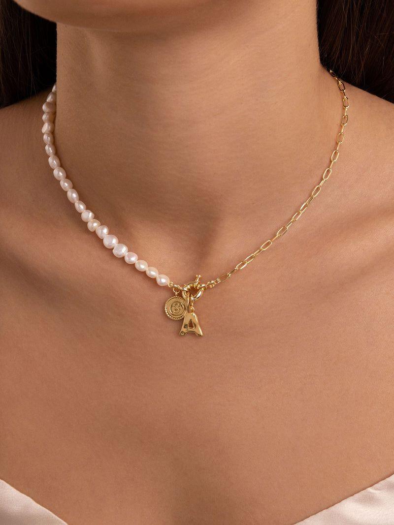 Charm Letter Organic Prata Banho de Ouro