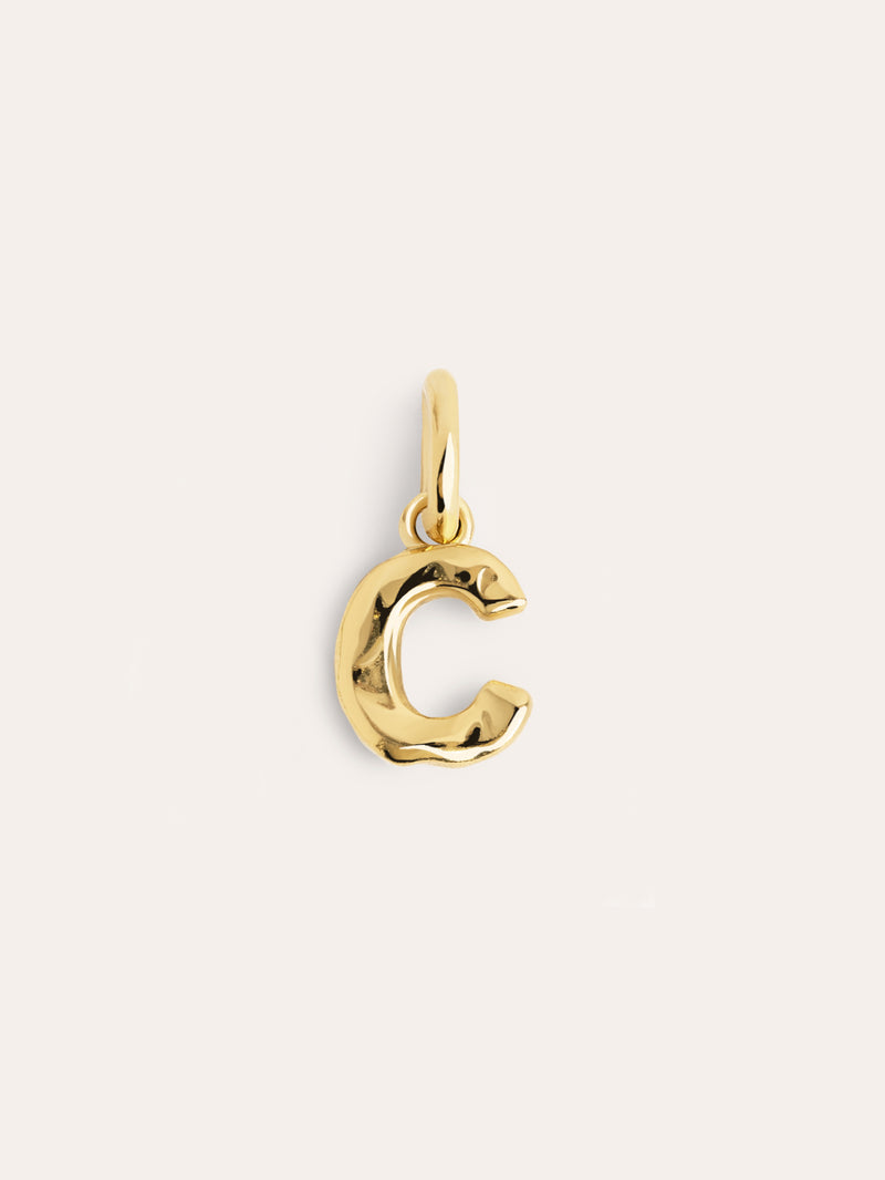 Charm Letter Organic Prata Banho de Ouro