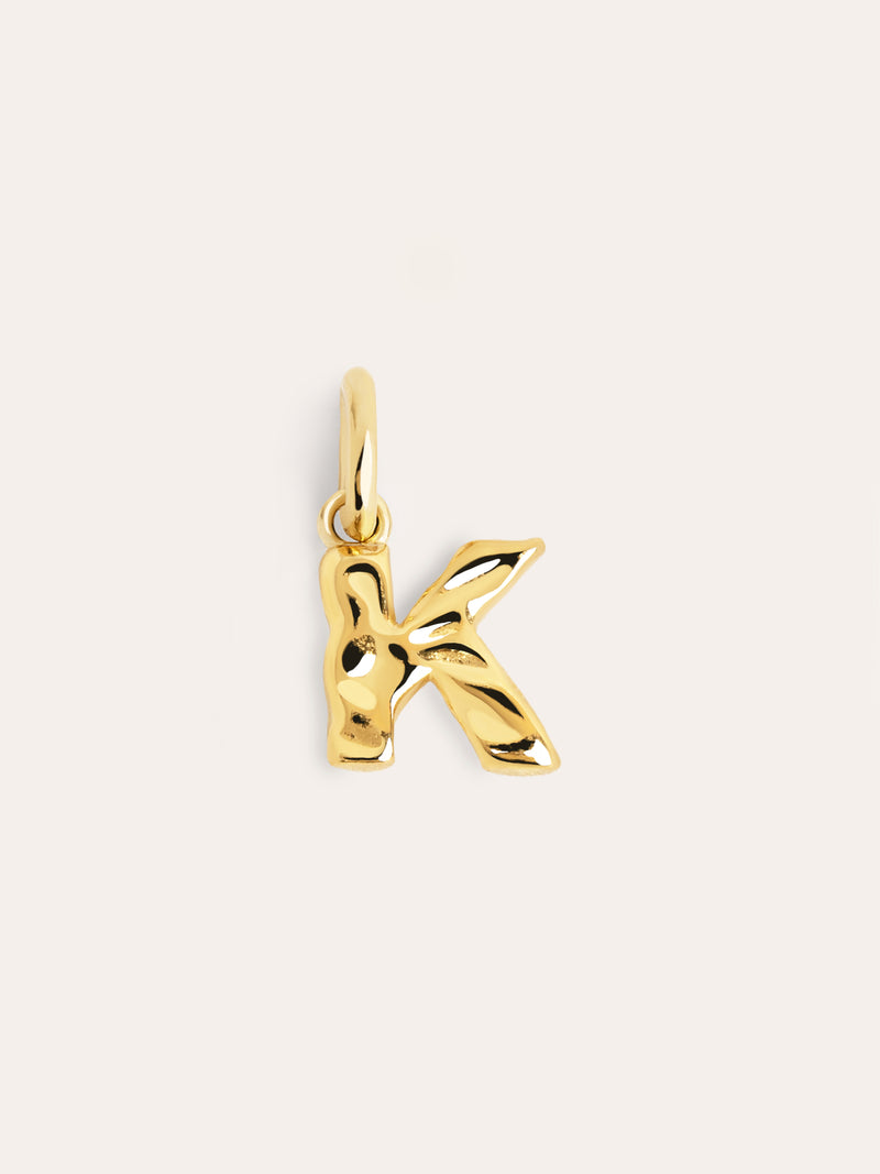 Charm Letter Organic Prata Banho de Ouro