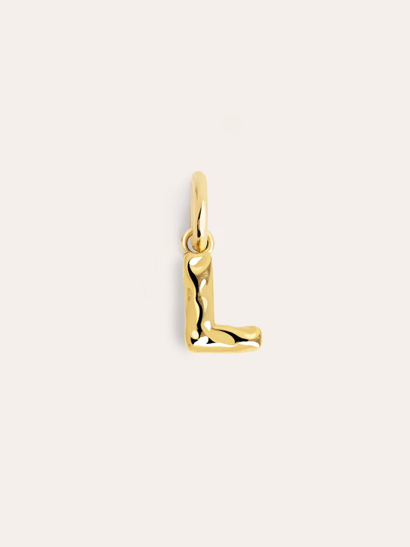 Charm Letter Organic Prata Banho de Ouro