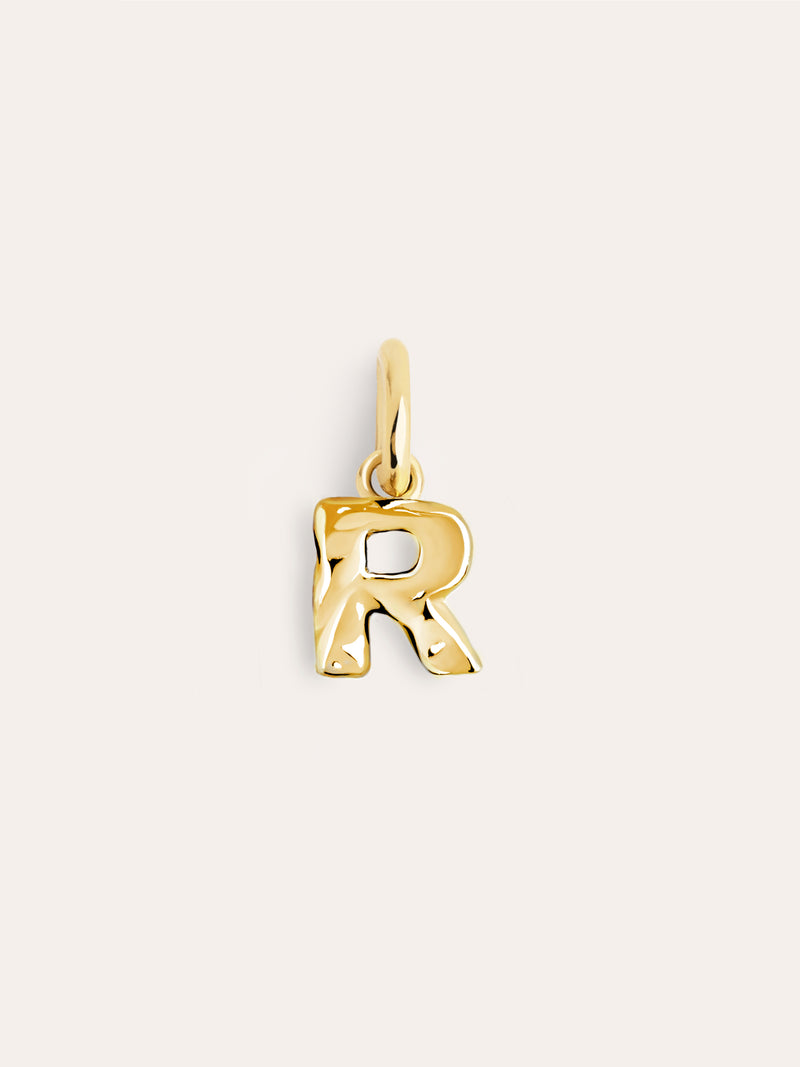 Charm Letter Organic Prata Banho de Ouro