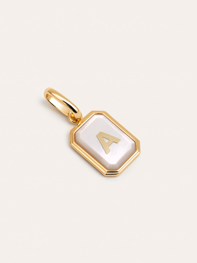 Charm Personalizado Letter Nácar Banho de Ouro