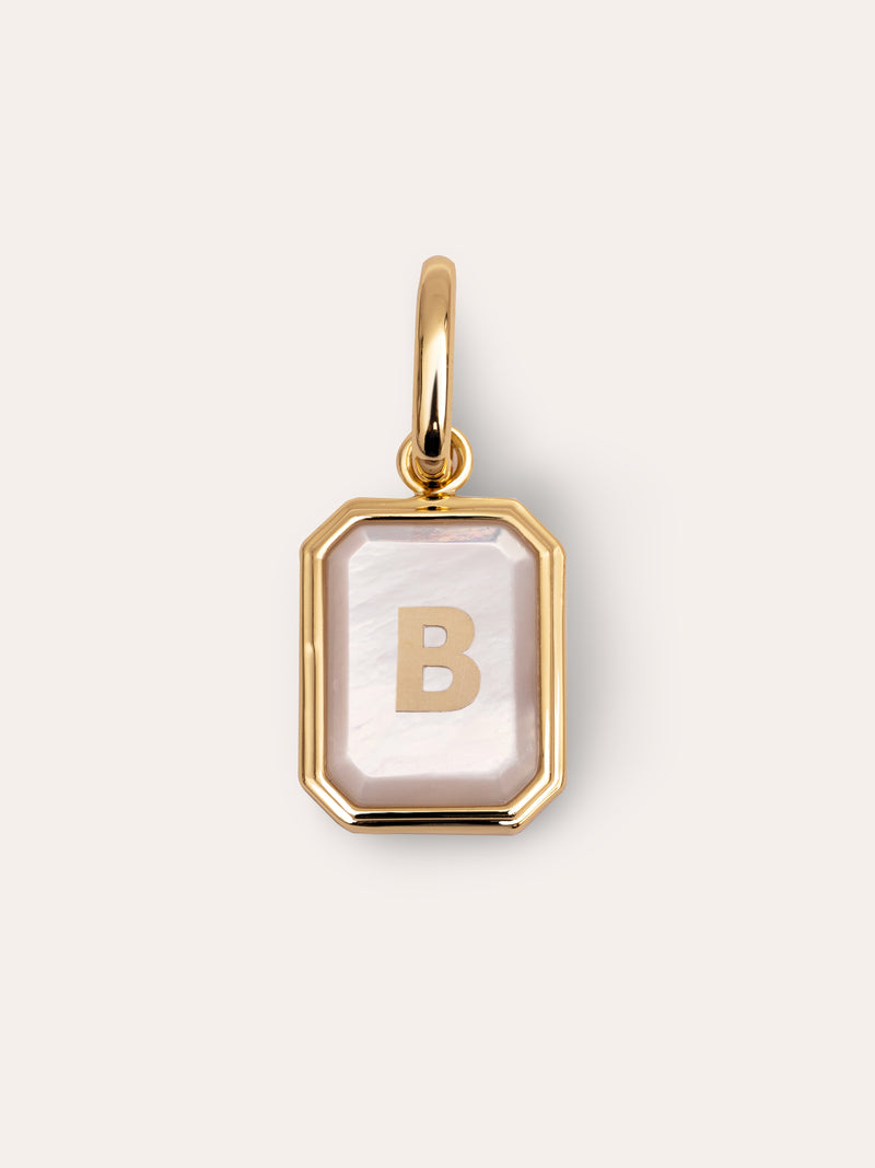 Charm Personalizado Letter Nácar Banho de Ouro