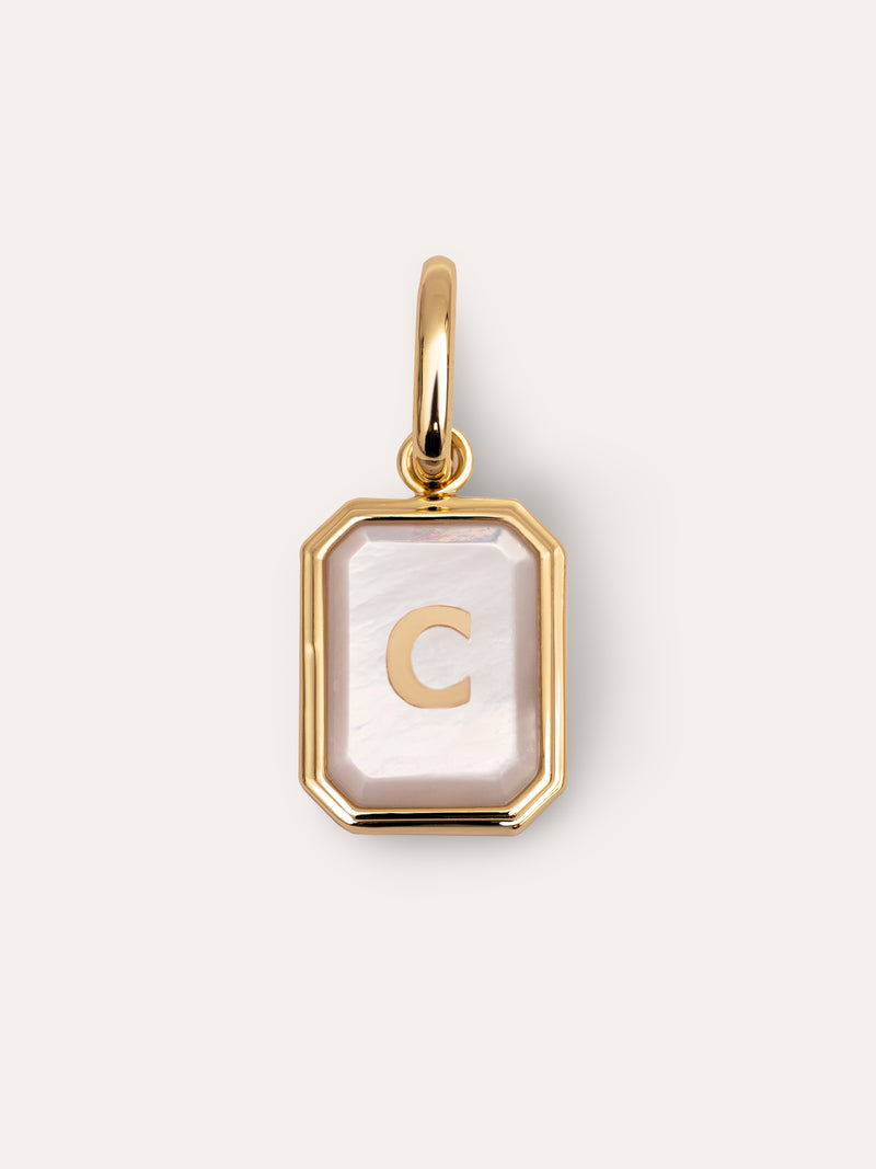 Charm Personalizado Letter Nácar Banho de Ouro