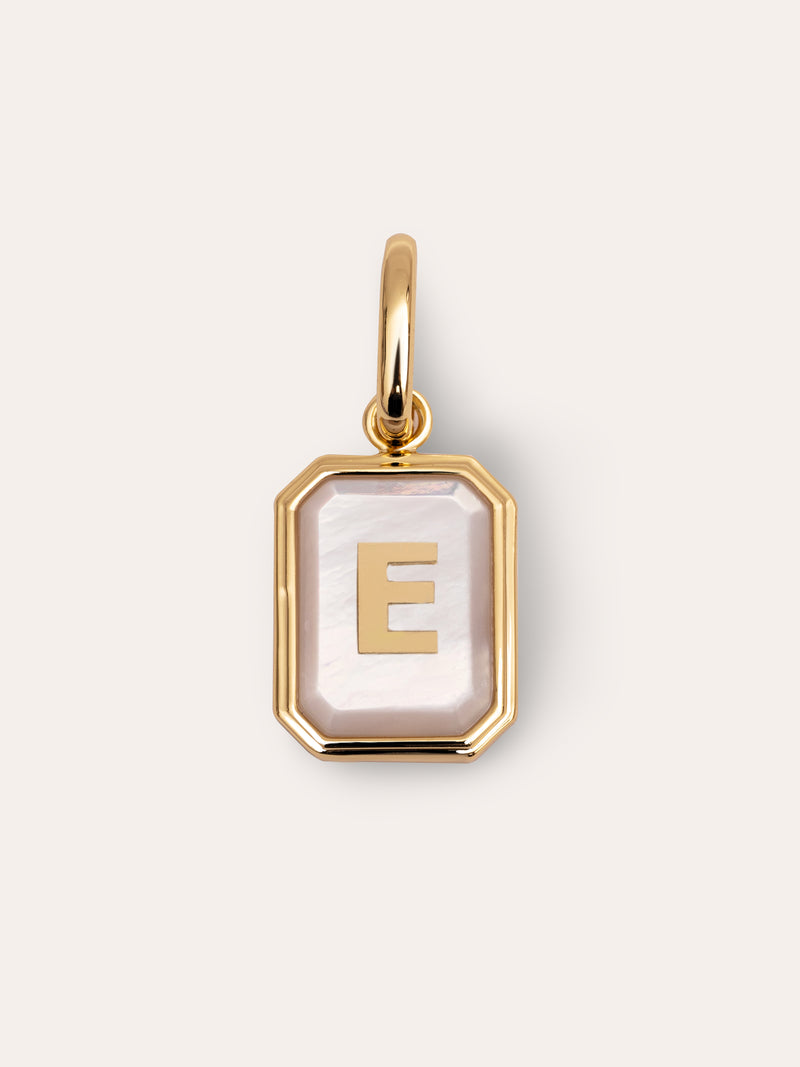 Charm Personalizado Letter Nácar Banho de Ouro