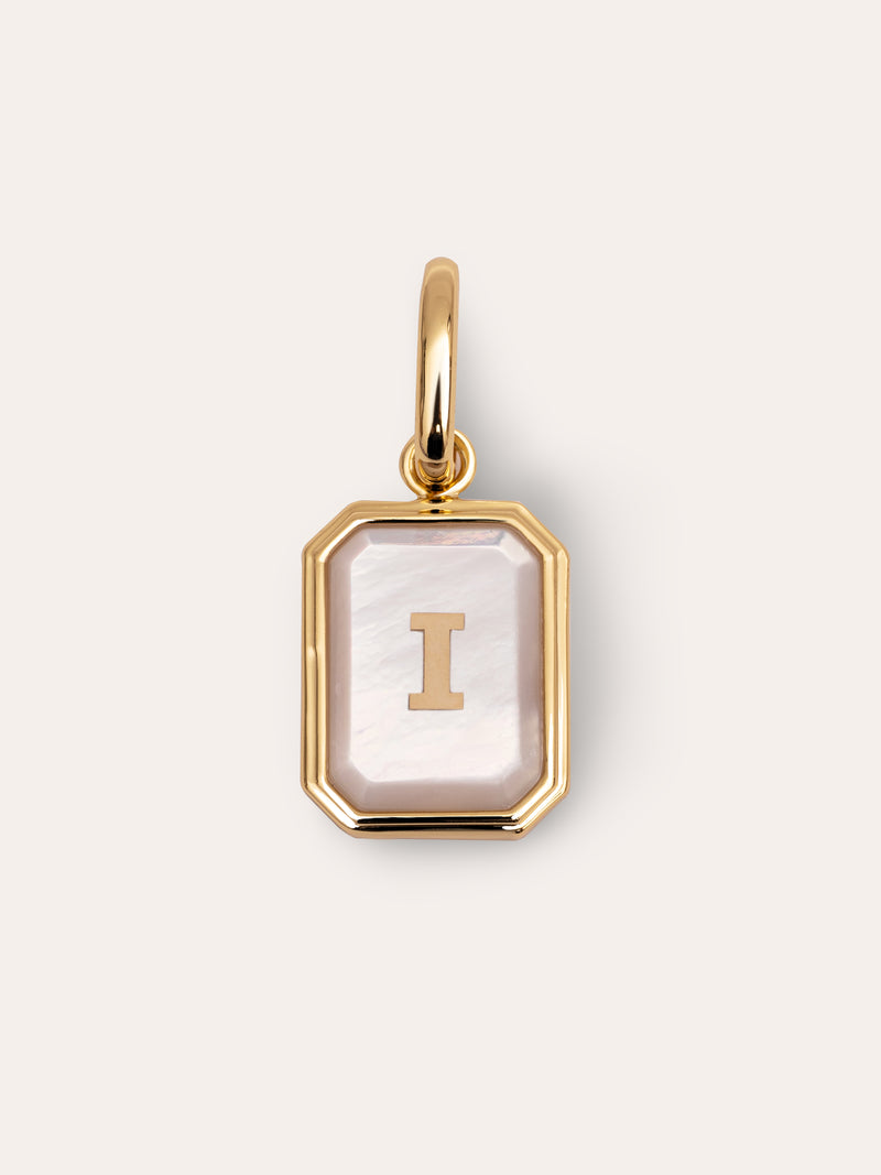 Charm Personalizado Letter Nácar Banho de Ouro