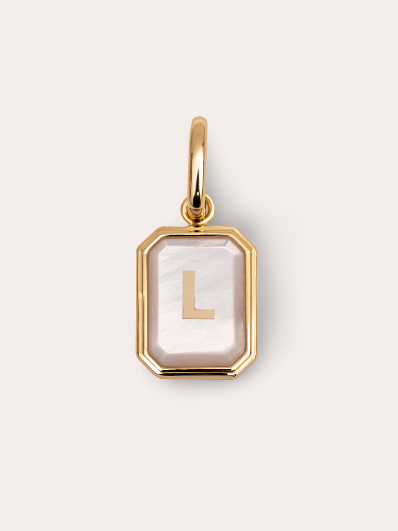 Charm Personalizado Letter Nácar Banho de Ouro