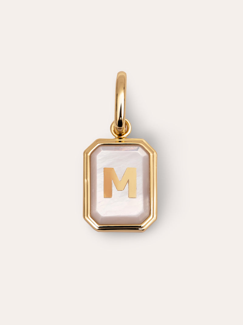 Charm Personalizado Letter Nácar Banho de Ouro