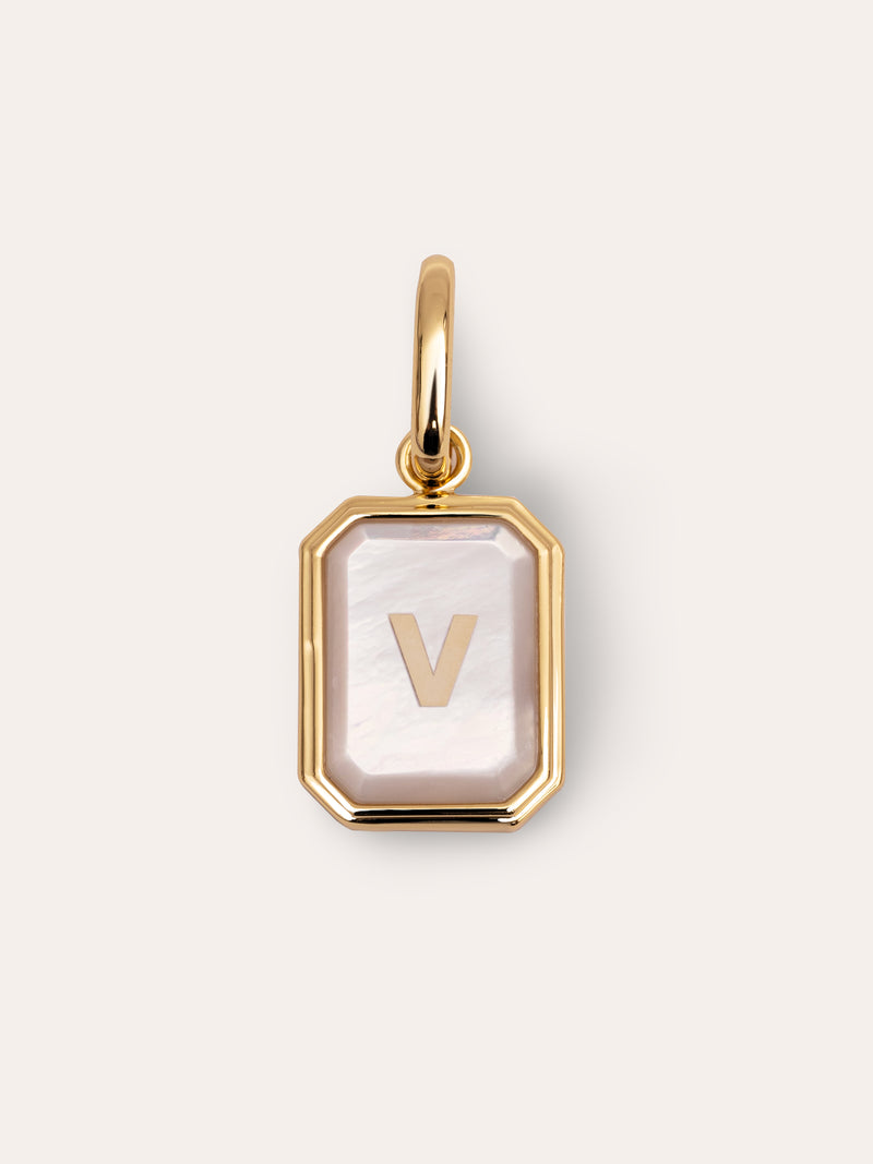Charm Personalizado Letter Nácar Banho de Ouro