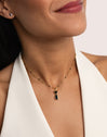 Geschenkset Halskette Dots L Black und Charm Salem mit Goldbeschichtung - puesto en modelo