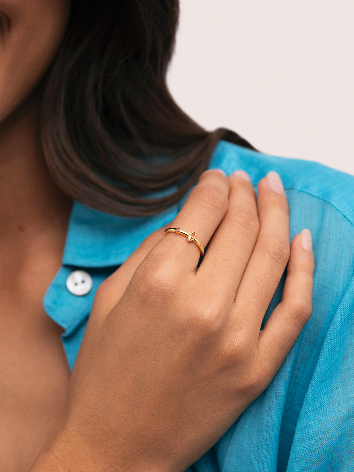 Anello Leonor Calid Placcato Oro - puesto en modelo