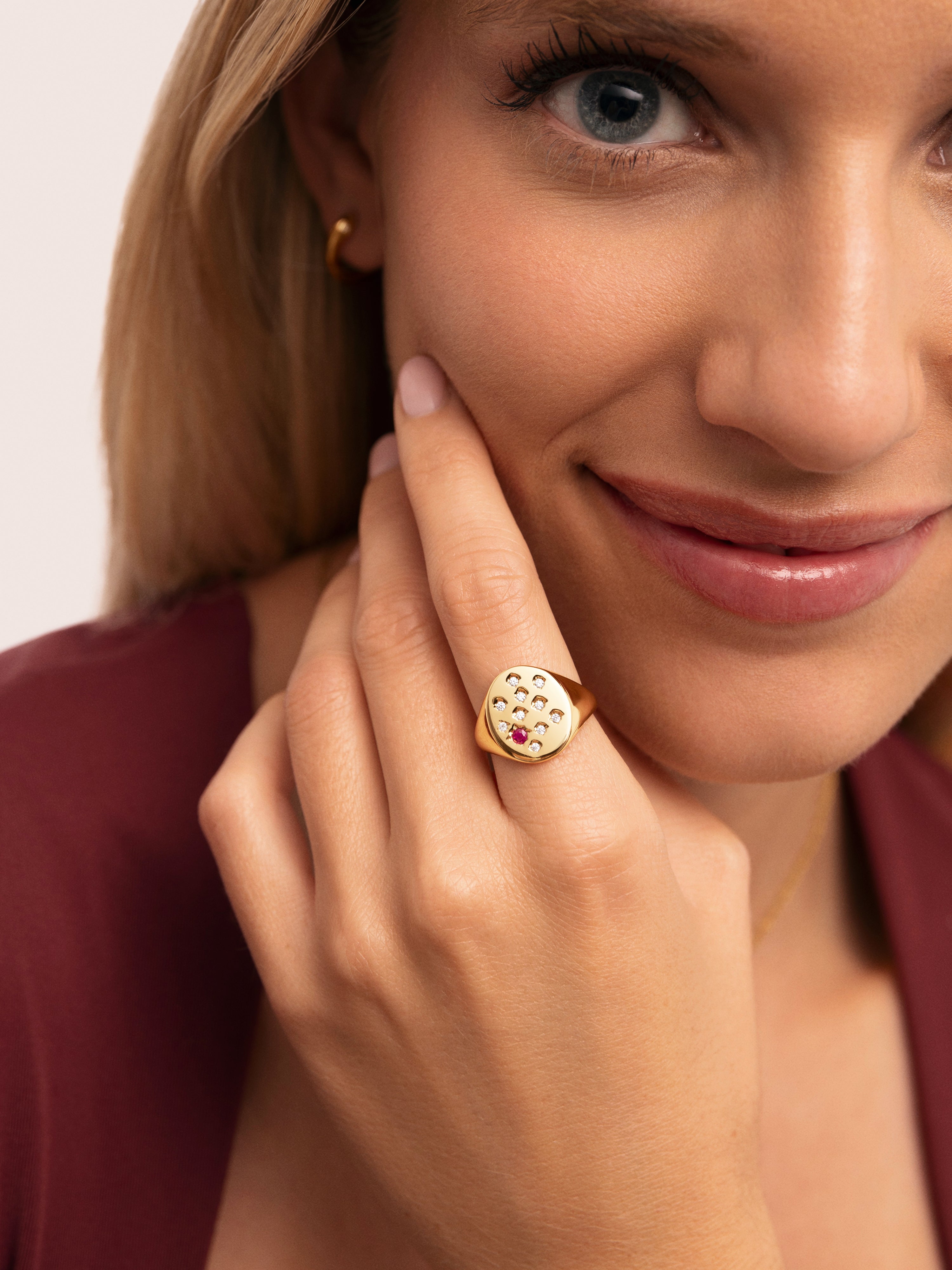 Anillo Sello Rosa Baño Oro