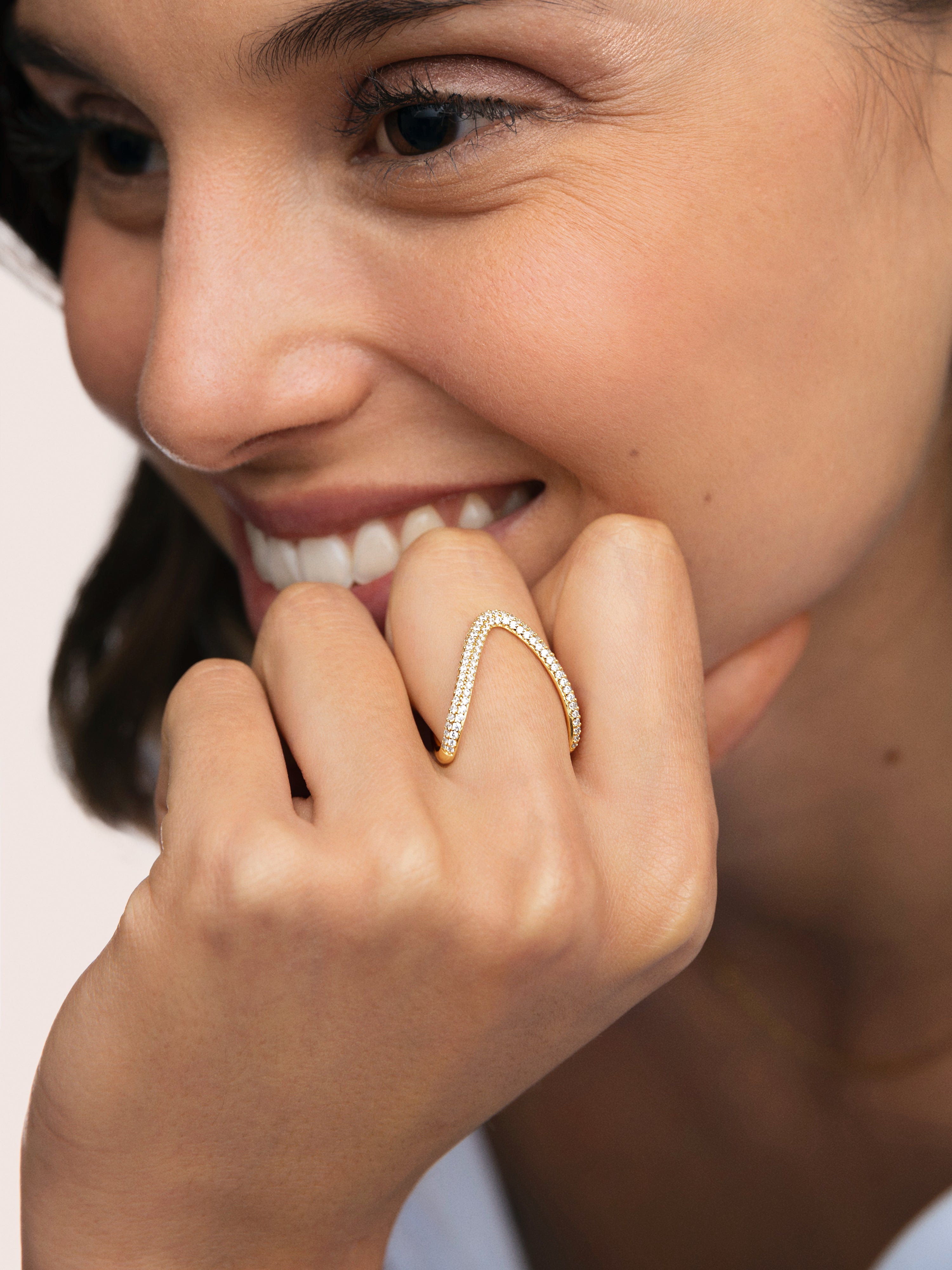 Anillo V Scarlett Baño Oro