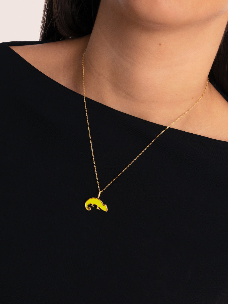 Charm Camaleão Enamel Lima Banho de Ouro