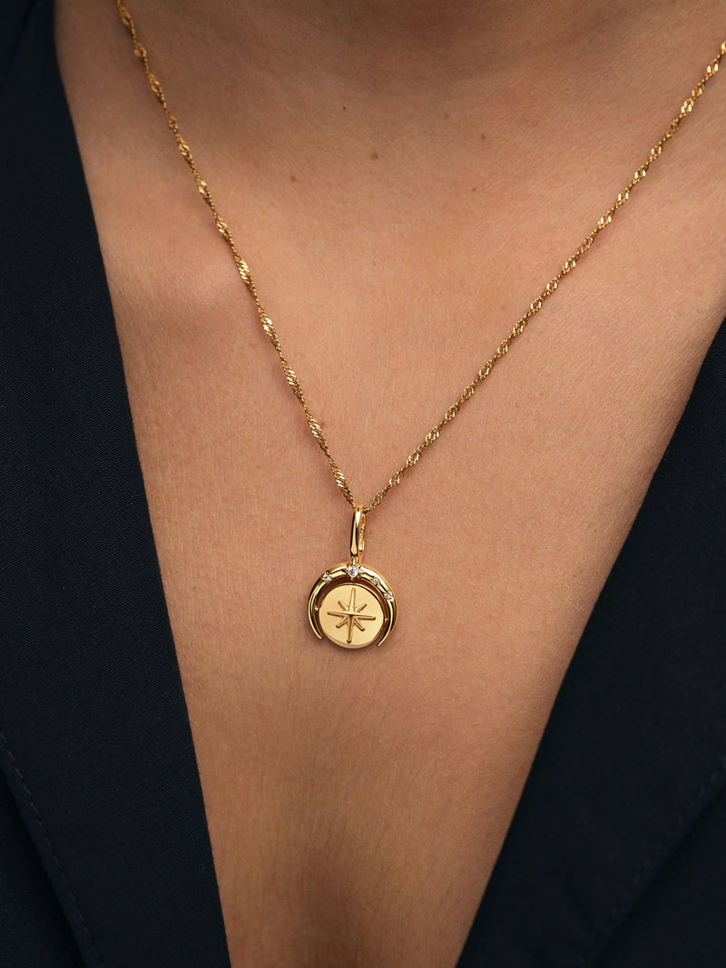 Charm Medallion Moonset Banho de Ouro