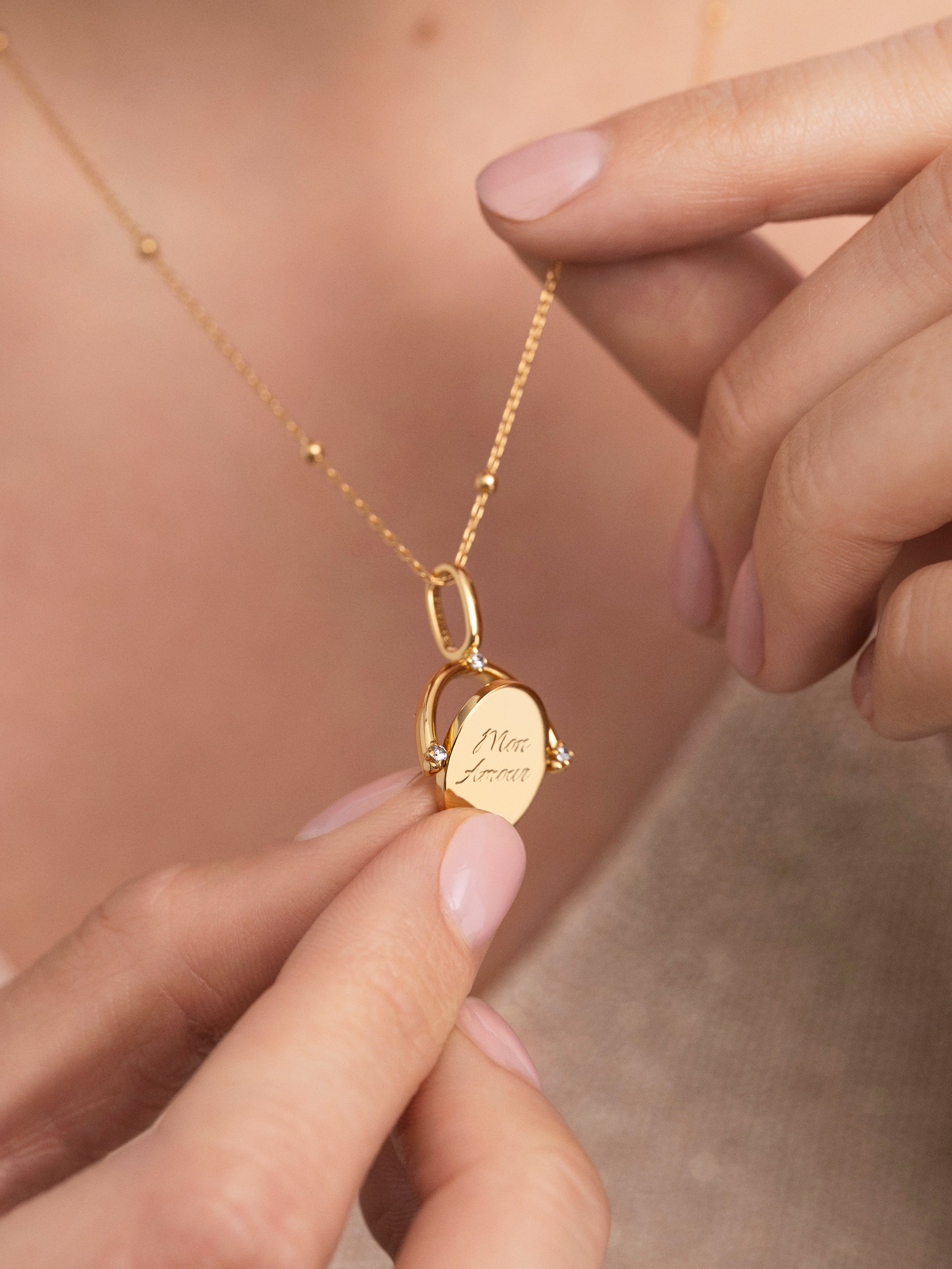 Mon Amour Charm, vergoldet