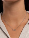 Ketting Circles Twist Staal - puesto en modelo