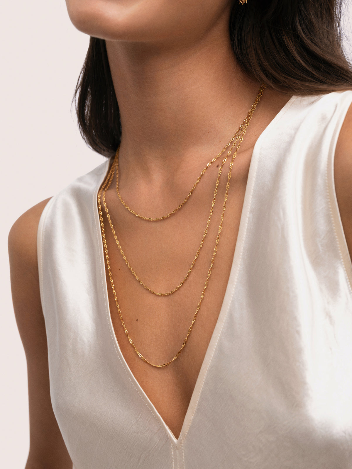 Collana Cleopatra Mini Twist Acciaio Placcato Oro - puesto en modelo