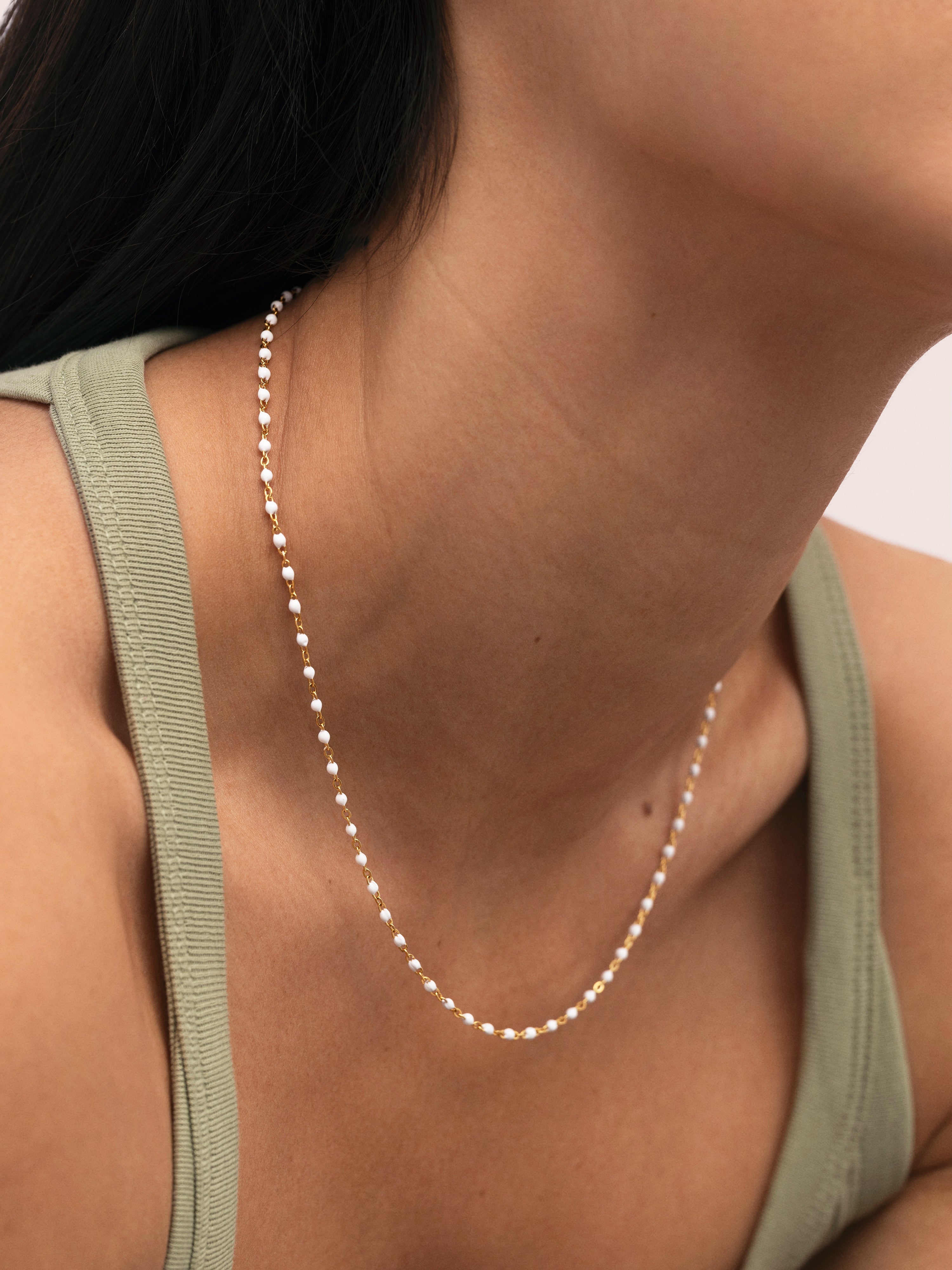 Colar Dots Enamel Blanco Aço Banho de Ouro