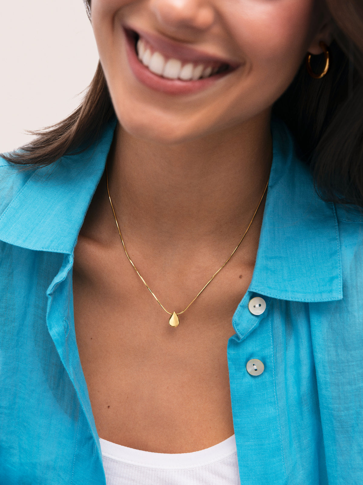 Collana Goccia Drop Acciaio Placcato Oro - puesto en modelo