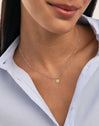 Collier Marguerite - puesto en modelo