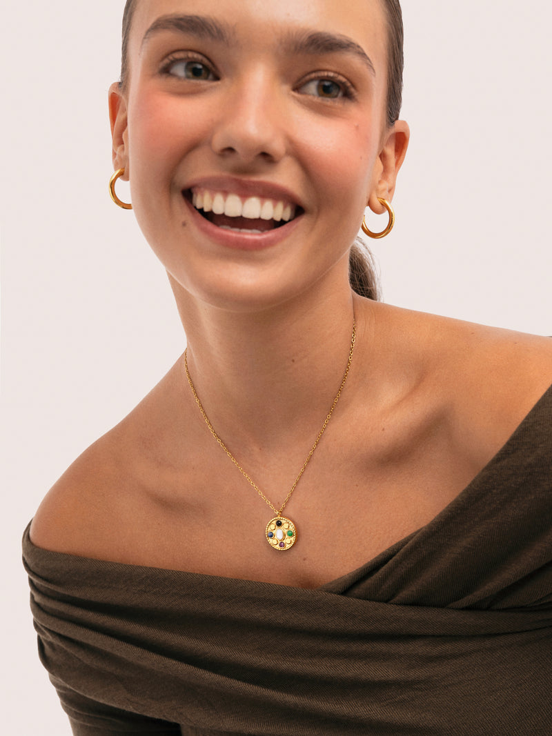 Colar Medallion Five Stones Mística Aço Banho a Ouro