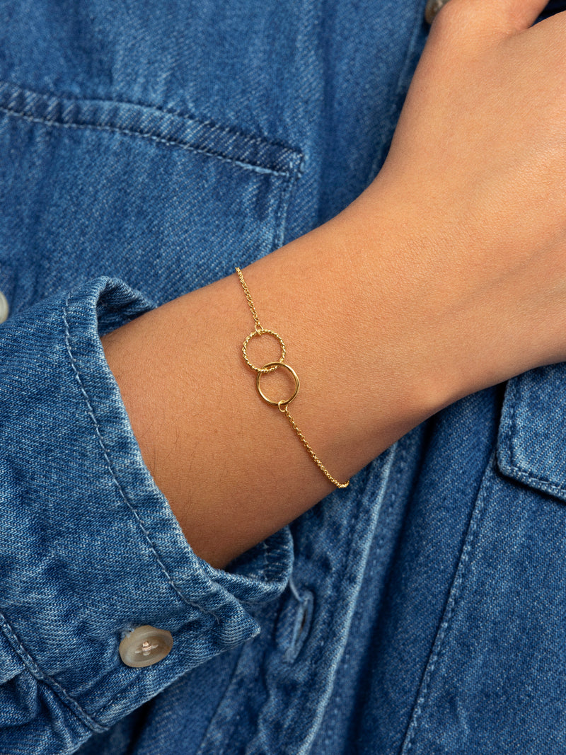 Pulseira Circles Twist Banho de Ouro