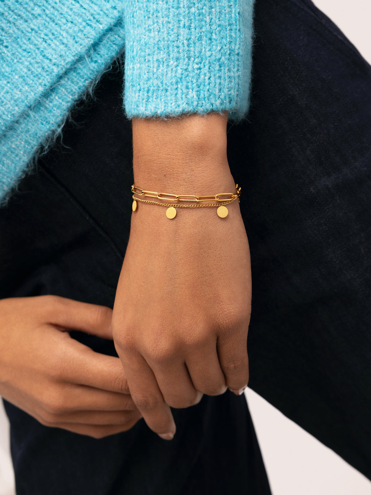 Bracelet Sienna Steel Gold Plated - puesto en modelo