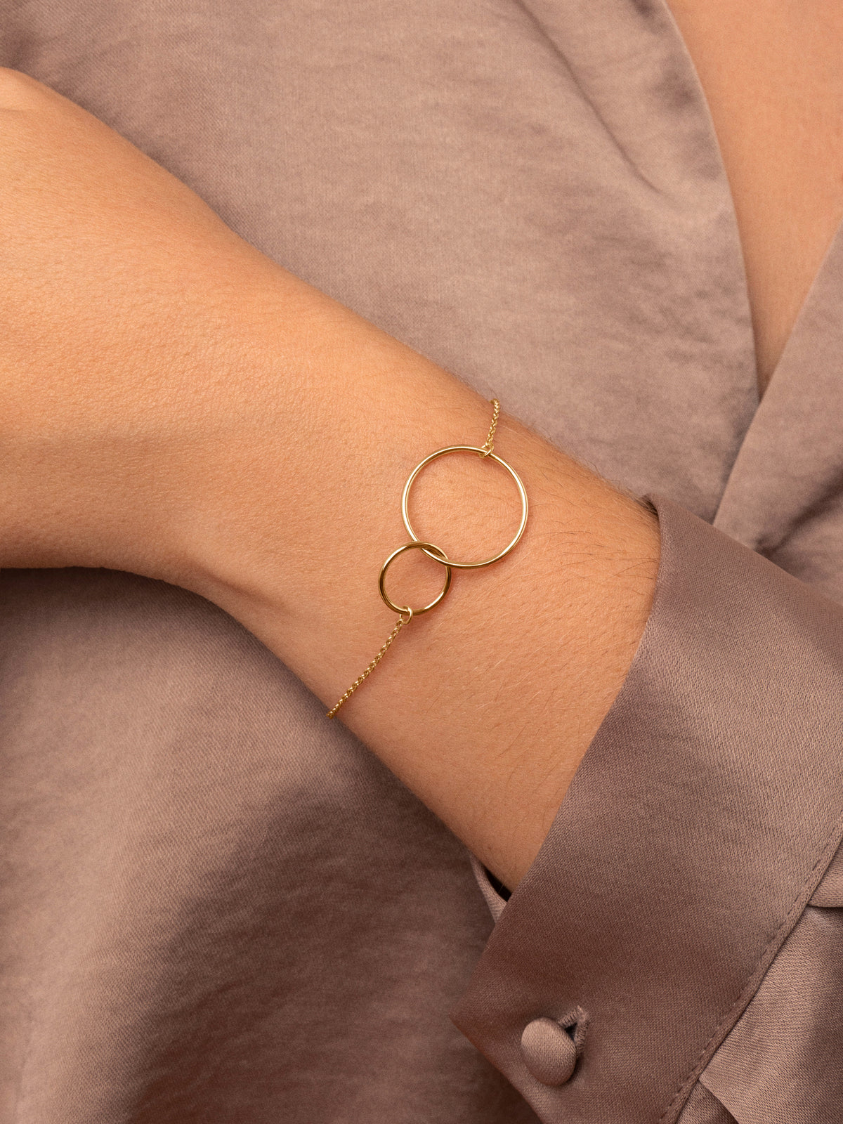 Bracciale Sister Acciaio placcato Oro - puesto en modelo