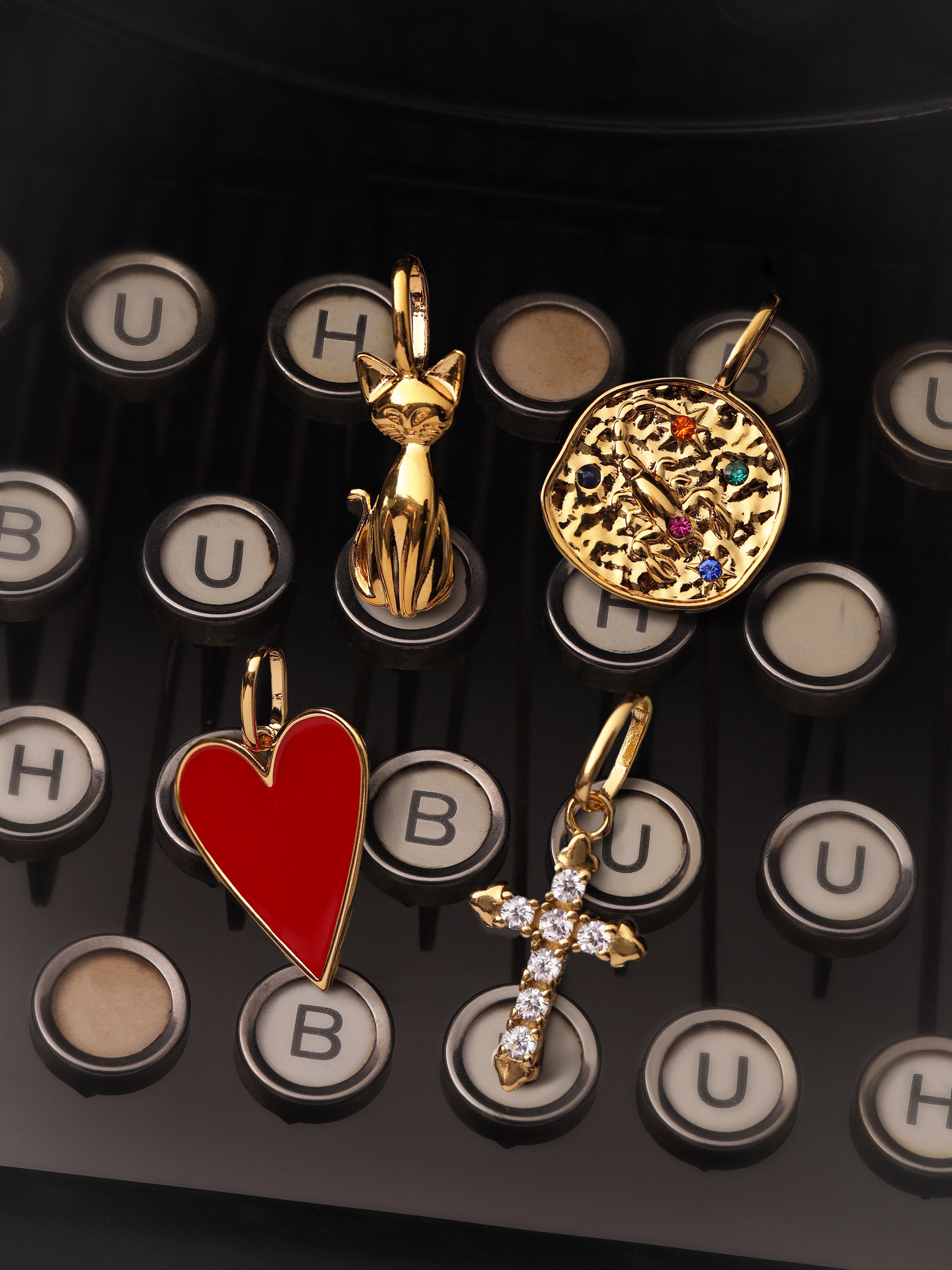 Charm Lovely Heart Red Enamel Baño Oro