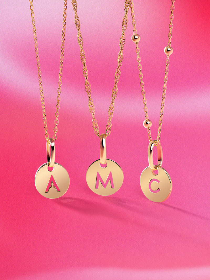 Charm Mini Medallion Letter Acier plaqué or